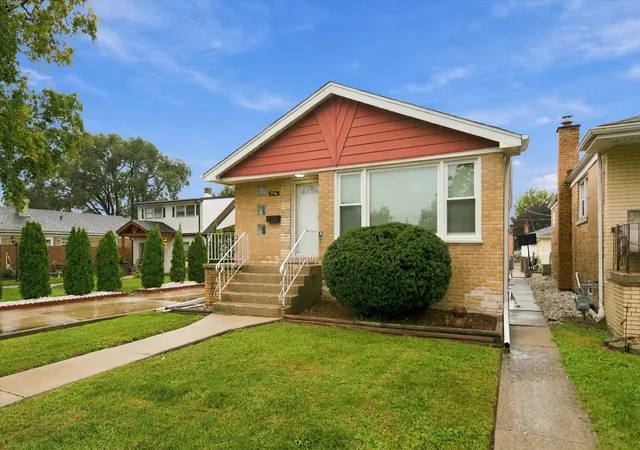 Photo 2 of Single family home for sale at 7716 Linder Ave, Burbank, IL 60459 | MLS# 12773772 | Listing updated on 2026-10-07