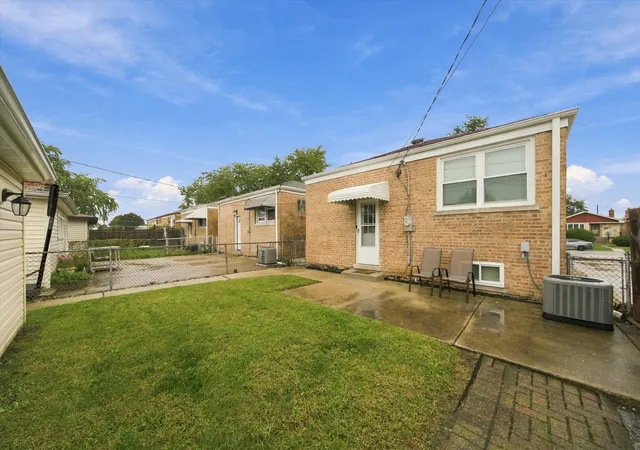 Photo 3 of Single family home for sale at 7716 Linder Ave, Burbank, IL 60459 | MLS# 12773772 | Listing updated on 2026-10-07