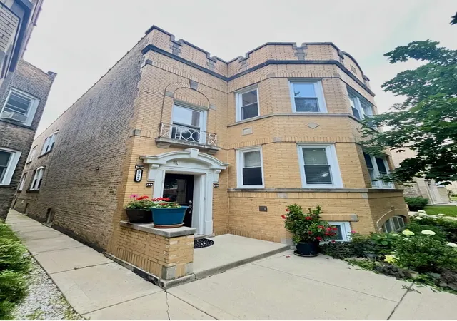 Photo 1 of Multi family home for sale at 5722 N Richmond St, Chicago, IL 60659 | MLS# 12773784 | Listing updated on 2026-09-30