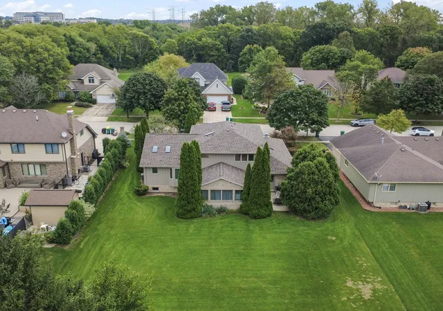 Photo 4 of Single family home for sale at 775 Lambeth Ln, New Lenox, IL 60451 | MLS# 12773789 | Listing updated on 2026-10-06