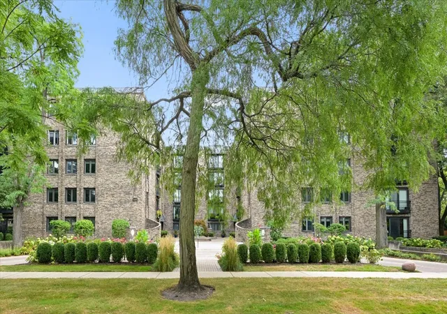 Photo 1 of Condo for sale at 1009 Bonnie Brae Pl #2B, River Forest, IL 60305 | MLS# 12773790 | Listing updated on 2026-10-06