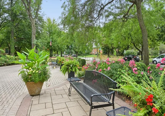 Photo 3 of Condo for sale at 1009 Bonnie Brae Pl #2B, River Forest, IL 60305 | MLS# 12773790 | Listing updated on 2026-10-06