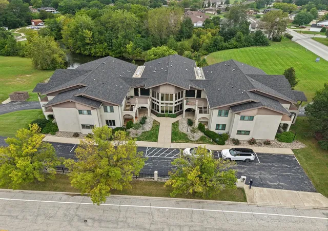 Listing Photo 2 - Condo for sale in building located at 891 N Exeter Turn, Bourbonnais, IL 60914 - Unit #A2