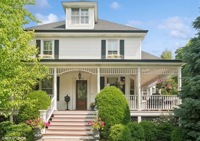 Photo 2 of Mansion for sale at 300 E Euclid Ave, Arlington Heights, IL 60004 | MLS# 12773827 | Listing updated on 2026-10-07