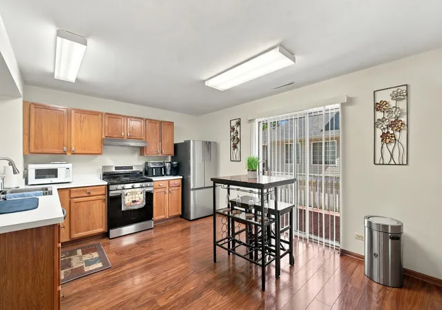 Photo 4 of Condo for sale at 280 W Treehouse Ln, Round Lake, IL 60073 | MLS# 12773838 | Listing updated on 2026-10-07