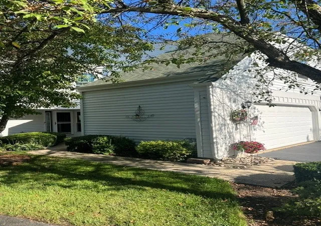 Photo 2 of Townhouse for sale at 413 Country Ln Ct, Wauconda, IL 60084 | MLS# 12773840 | Listing updated on 2026-10-06