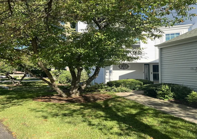Photo 3 of Townhouse for sale at 413 Country Ln Ct, Wauconda, IL 60084 | MLS# 12773840 | Listing updated on 2026-10-06