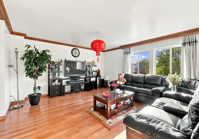 Photo 4 of Single family home for sale at 16408 Zausa Dr, Crest Hill, IL 60403 | MLS# 12773846 | Listing updated on 2026-10-06