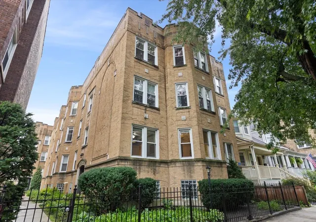 Photo 1 of Condo for sale at 1531 W Rosemont Ave #1N, Chicago, IL 60660 | MLS# 12773847 | Listing updated on 2026-10-07
