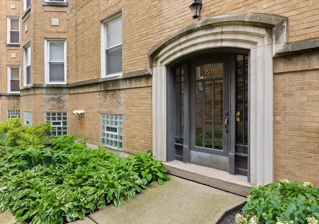 Photo 2 of Condo for sale at 1531 W Rosemont Ave #1N, Chicago, IL 60660 | MLS# 12773847 | Listing updated on 2026-10-07
