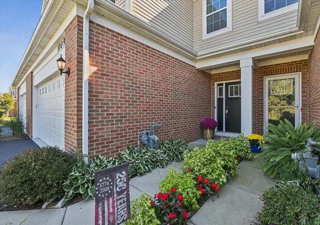 Photo 2 of Townhouse for sale at 1005 Draper Rd, Mc Henry, IL 60050 | MLS# 12773849 | Listing updated on 2026-10-07