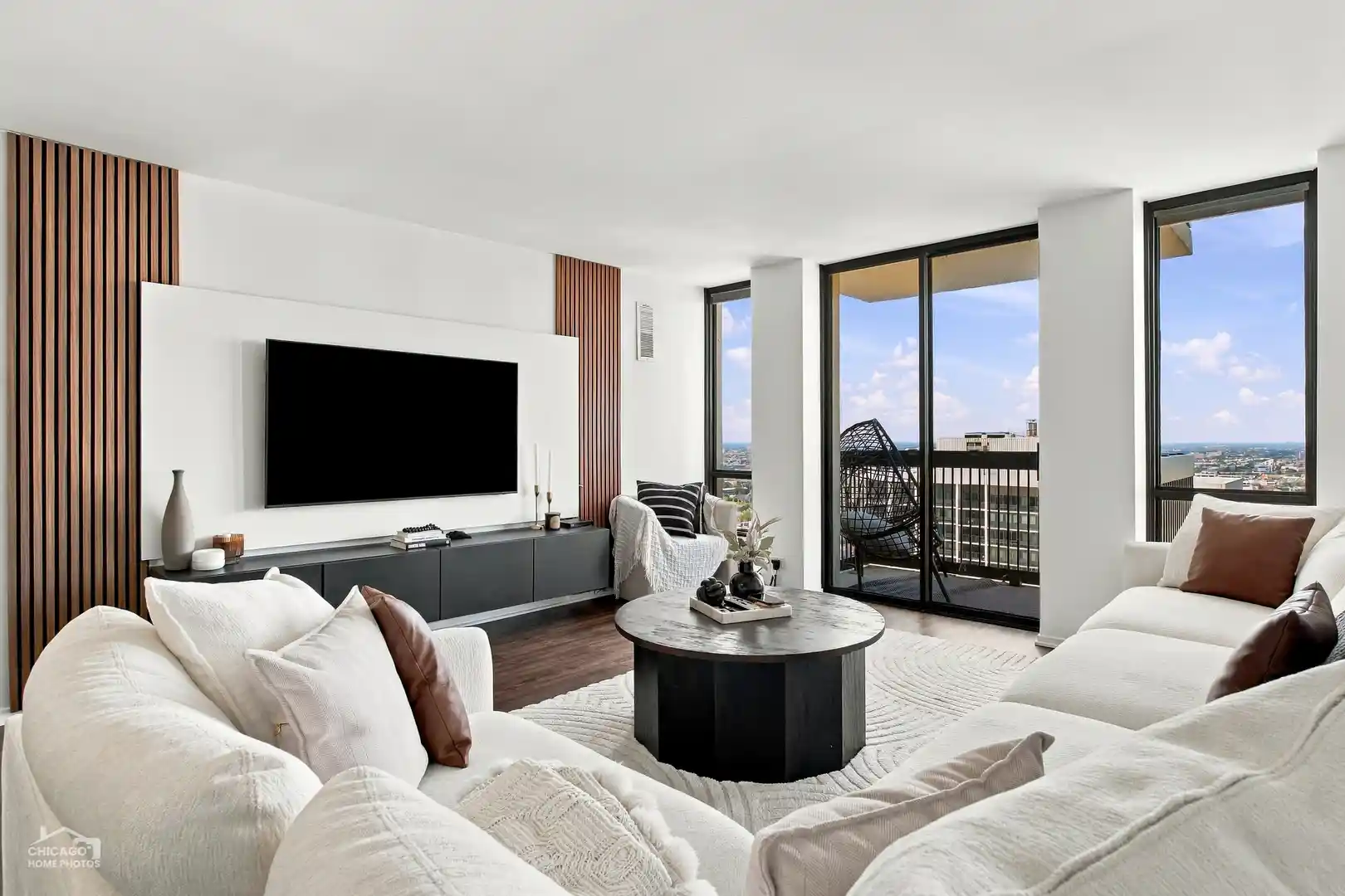 Listing Photo 2 - Condo for sale in 1660 N Lasalle Dr located at 1660 N Lasalle Dr, Chicago, IL 60614 - Unit #3608