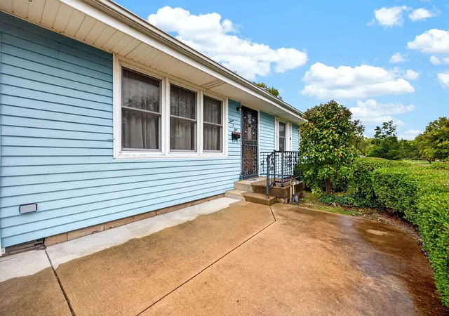 Photo 2 of Single family home for sale at 405 Warren Ave, Normal, IL 61761 | MLS# 12773868 | Listing updated on 2026-10-03
