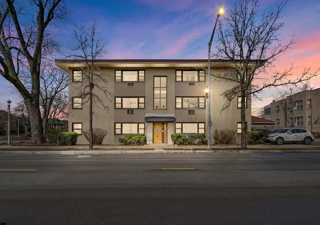 Photo 1 of Condo for sale at 2 Le Moyne Pkwy #2N, Oak Park, IL 60302 | MLS# 12773873 | Listing updated on 2026-10-07