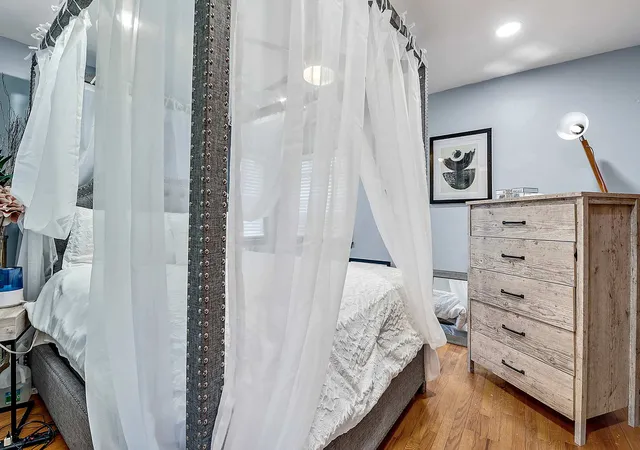 Listing Photo 4 - Condo for sale in building located at 2 Le Moyne Pkwy, Oak Park, IL 60302 - Unit #2N