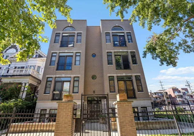 Condo for sale at 4606 N Malden St #3N, Chicago, IL 60640 | MLS# 12773876