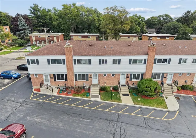 Photo 2 of Townhouse for sale at 8501 Linder Ct, Skokie, IL 60077 | MLS# 12773897 | Listing updated on 2026-10-07