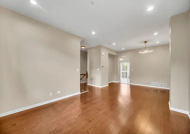 Photo 3 of Townhouse for sale at 1260 Evergreen Ave, Des Plaines, IL 60016 | MLS# 12773903 | Listing updated on 2026-10-06