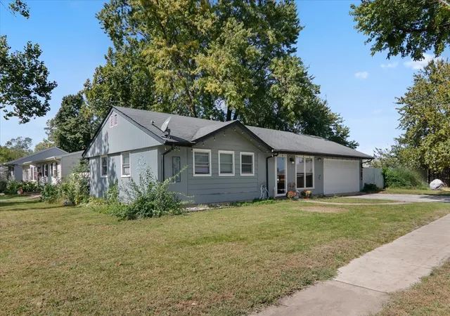 Photo 1 of Single family home for sale at 1402 Mount Vernon Dr, Bloomington, IL 61704 | MLS# 12773905 | Listing updated on 2026-10-07