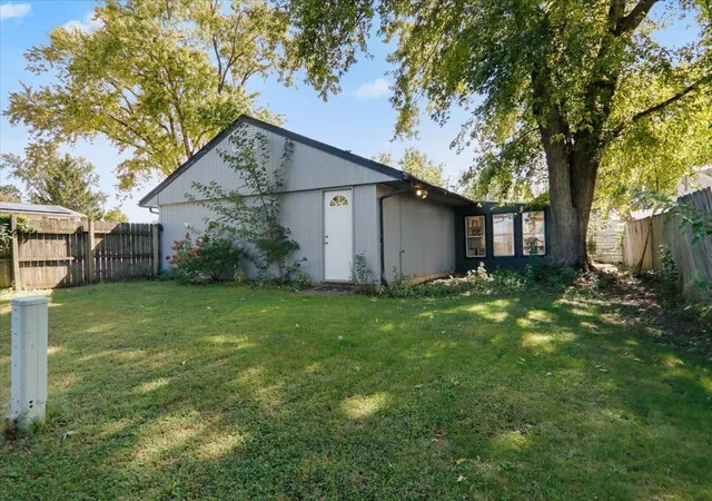 Photo 16 of Single family home for sale at 1402 Mount Vernon Dr, Bloomington, IL 61704 | MLS# 12773905 | Listing updated on 2026-10-09