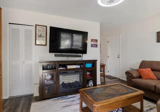 Photo 3 of Single family home for sale at 1402 Mount Vernon Dr, Bloomington, IL 61704 | MLS# 12773905 | Listing updated on 2026-10-07