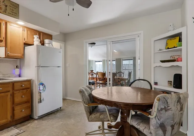 Photo 4 of Single family home for sale at 1402 Mount Vernon Dr, Bloomington, IL 61704 | MLS# 12773905 | Listing updated on 2026-10-07