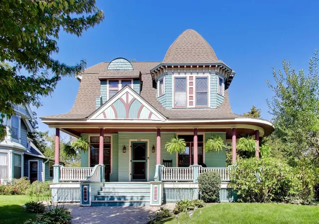 Photo 1 of Single family home for sale at 582 Park St, Elgin, IL 60120 | MLS# 12773938 | Listing updated on 2026-10-06