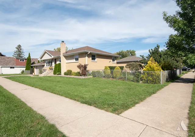 Photo 2 of Single family home for sale at 5858 W 82nd Street, Burbank, IL 60459 | MLS# 12773944 | Listing updated on 2026-10-06