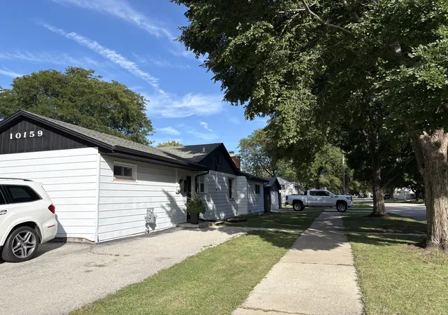 Photo 1 of Single family home for sale at 10159 S Kolin Ave, Oak Lawn, IL 60453 | MLS# 12773946 | Listing updated on 2026-10-06