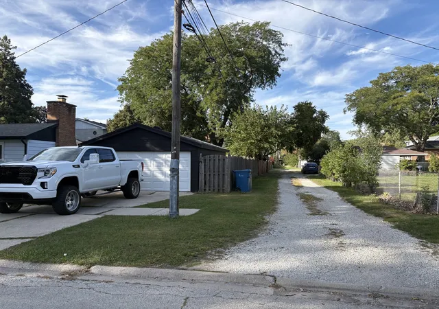 Photo 3 of Single family home for sale at 10159 S Kolin Ave, Oak Lawn, IL 60453 | MLS# 12773946 | Listing updated on 2026-10-06