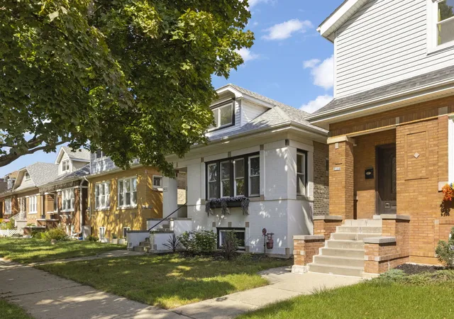 Photo 1 of Single family home for sale at 5412 W Henderson St, Chicago, IL 60641 | MLS# 12773952 | Listing updated on 2026-10-07
