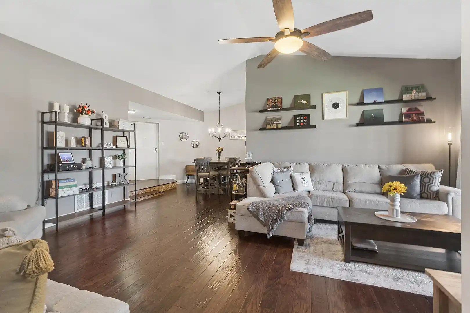 Listing Photo 2 - Condo for sale in 12908 Mill Dr E located at 12908 Mill Dr E, Palos Park, IL 60464 - Unit #B2
