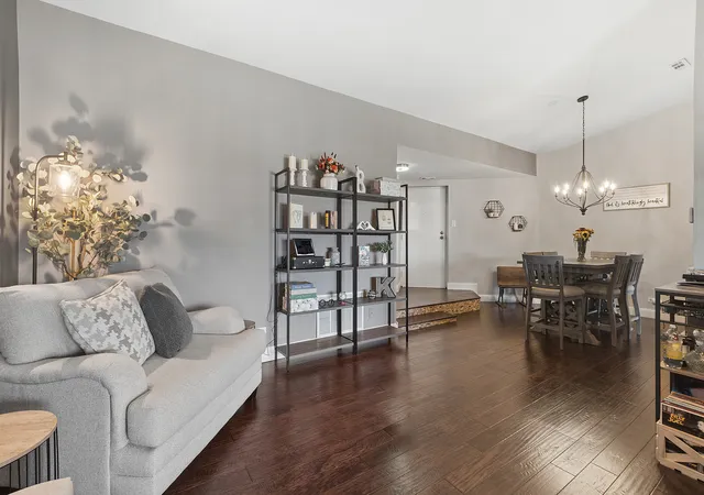 Listing Photo 4 - Condo for sale in building located at 12908 Mill Dr E, Palos Park, IL 60464 - Unit #B2
