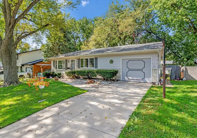 Photo 2 of Single family home for sale at 4550 Sheridan St, Davenport, IA 52806 | MLS# 12773968 | Listing updated on 2026-10-12