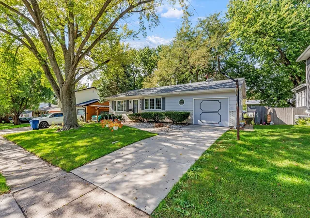 Photo 4 of Single family home for sale at 4550 Sheridan St, Davenport, IA 52806 | MLS# 12773968 | Listing updated on 2026-10-12