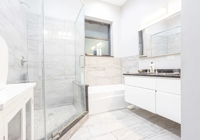 Listing Photo 5 - Condo for sale in building located at 4453 S Lake Park Ave, Chicago, IL 60653 - Unit #6