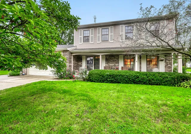 Photo 3 of Single family home for sale at 311 Clearbrook Ct, Schaumburg, IL 60193 | MLS# 12773978 | Listing updated on 2026-10-07