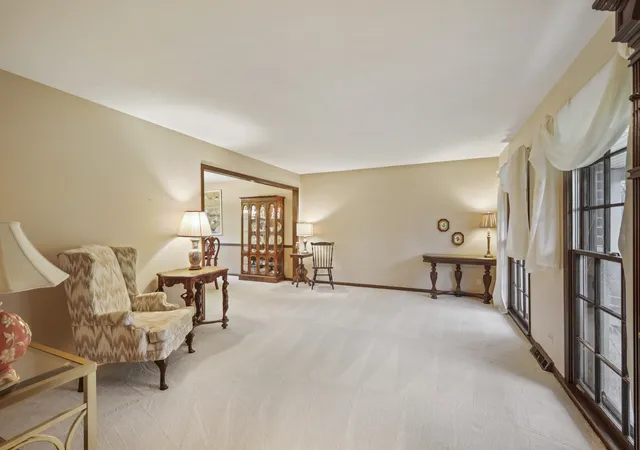 Photo 4 of Single family home for sale at 311 Clearbrook Ct, Schaumburg, IL 60193 | MLS# 12773978 | Listing updated on 2026-10-07