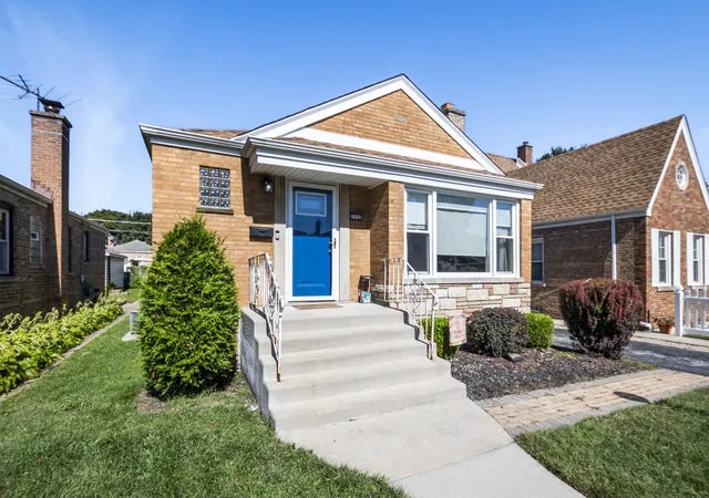 Photo 1 of Single family home for sale at 2552 W 81st Place, Chicago, IL 60652 | MLS# 12773980 | Listing updated on 2026-10-07