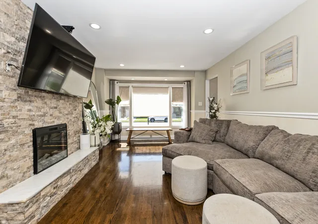 Photo 2 of Single family home for sale at 2552 W 81st Place, Chicago, IL 60652 | MLS# 12773980 | Listing updated on 2026-10-07