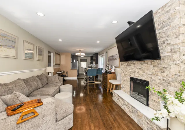 Photo 3 of Single family home for sale at 2552 W 81st Place, Chicago, IL 60652 | MLS# 12773980 | Listing updated on 2026-10-07