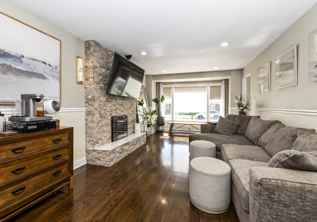 Photo 4 of Single family home for sale at 2552 W 81st Place, Chicago, IL 60652 | MLS# 12773980 | Listing updated on 2026-10-07