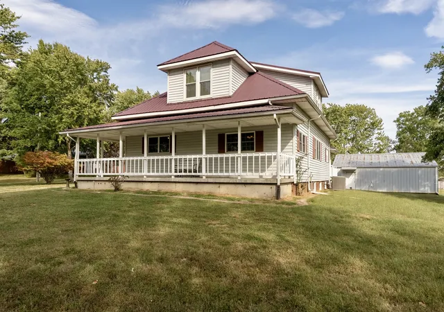 Photo 3 of Single family home for sale at 2001 N State St, Marion, IL 62959 | MLS# 12773987 | Listing updated on 2026-10-02