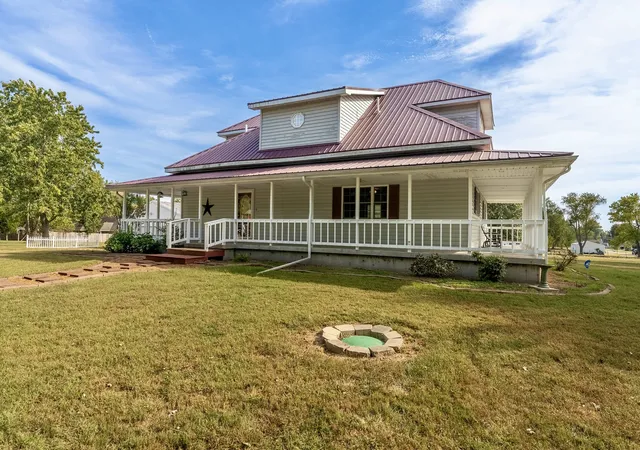 Photo 4 of Single family home for sale at 2001 N State St, Marion, IL 62959 | MLS# 12773987 | Listing updated on 2026-10-02