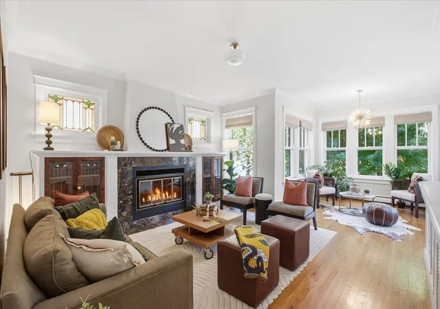 Listing Photo 3 - Condo for sale in building located at 1625 W Rascher Ave, Chicago, IL 60640 - Unit #1