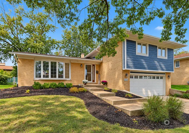 Single family home for sale at 15224 Walnut Rd, Oak Forest, IL 60452 | MLS# 12774006