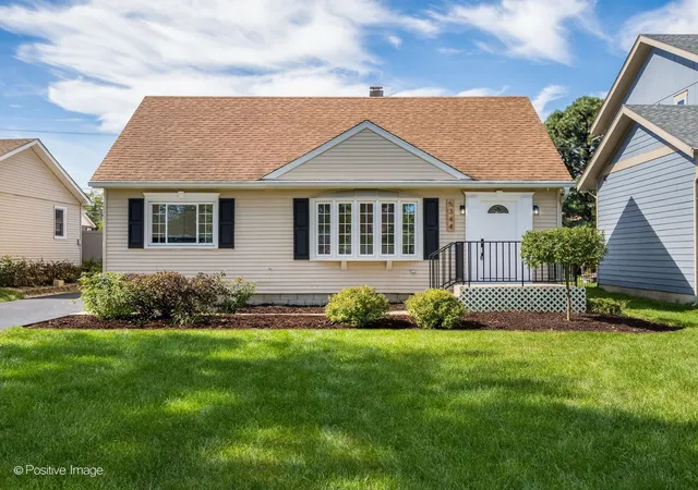 Single family home for sale at 5344 S Ashland Ave, Countryside, IL 60525 | MLS# 12774010