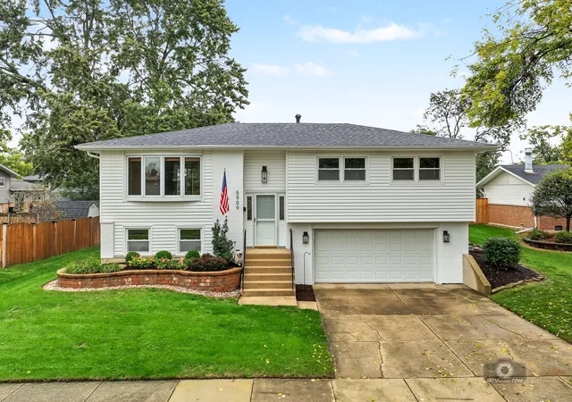 Photo 3 of Single family home for sale at 5909 El Morro Ct, Oak Forest, IL 60452 | MLS# 12774013 | Listing updated on 2026-10-07