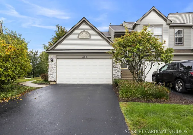 Listing Photo 1 - Condo for sale in building located at 1109 Bromley Ct, Aurora, IL 60502 - Unit #1109