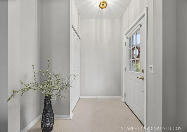 Listing Photo 4 - Condo for sale in building located at 1109 Bromley Ct, Aurora, IL 60502 - Unit #1109